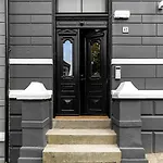 Centre 3 Bedroom, Modern & Bright Apartmán