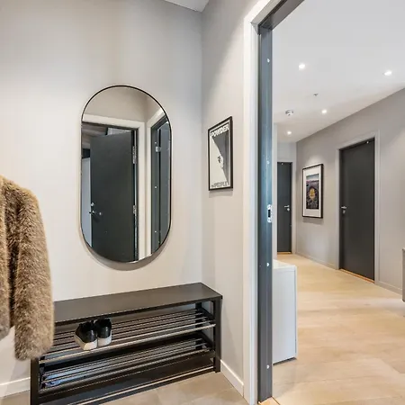 Centre 3 Bedroom, Modern & Bright