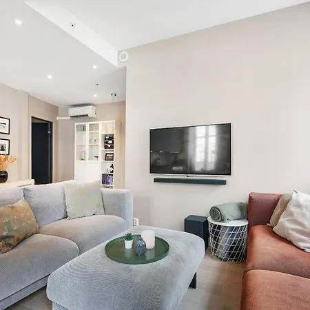 Centre 3 Bedroom, Modern & Bright