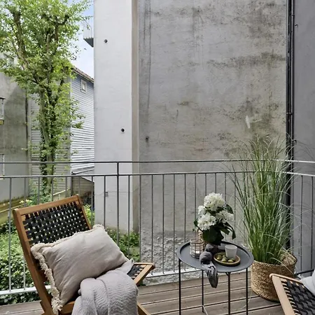 Centre 3 Bedroom, Modern & Bright Apartment