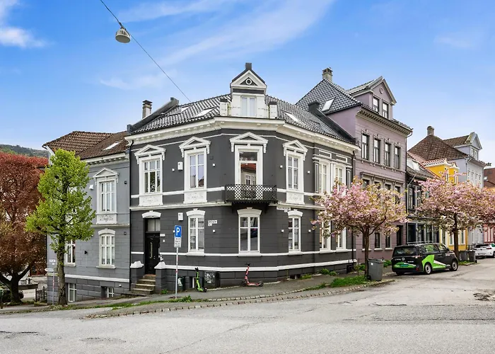 Centre 3 Bedroom, Modern & Bright Apartment Bergen
