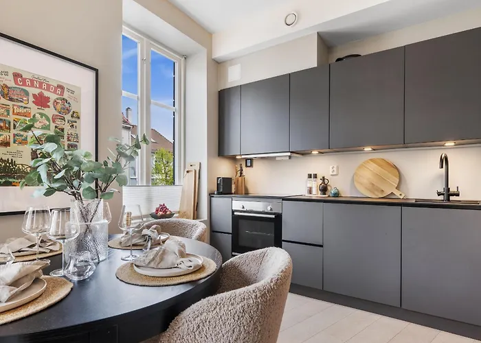 Centre 3 Bedroom, Modern & Bright