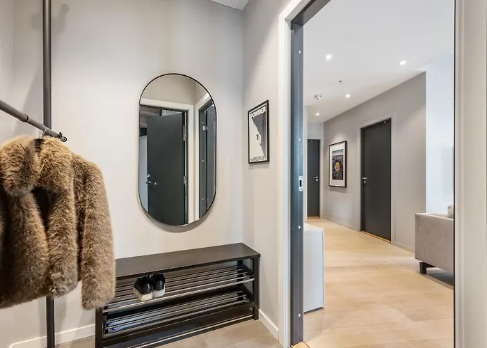 Centre 3 Bedroom, Modern & Bright