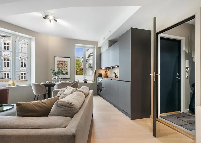 Centre 3 Bedroom, Modern & Bright