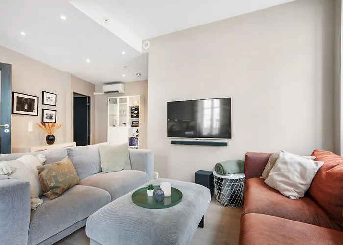 Centre 3 Bedroom, Modern & Bright