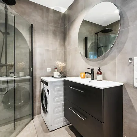 Centre 3 Bedroom, Modern & Bright * برغن
